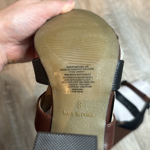 Avon Faux Leather Two Toned Fashion Shoes Heels Pumps NWOT Size 8 - Picture 4 of 6